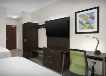 Holiday Inn Express and Suites Birmingham - Homewood By IHG hotel thumbnail 4
