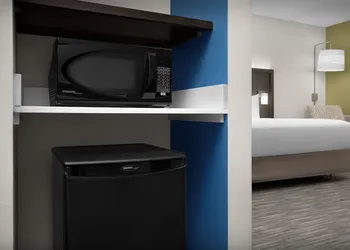 Holiday Inn Express and Suites Birmingham - Homewood By IHG hotel thumbnail 5