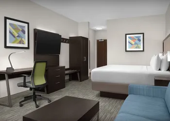 Holiday Inn Express and Suites Birmingham - Homewood By IHG hotel thumbnail 6