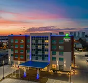 Holiday Inn Express & Suites Houston - Memorial City Centre by IHG hotel detail image 3