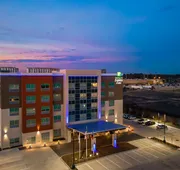 Holiday Inn Express & Suites Houston - Memorial City Centre by IHG hotel detail image 7