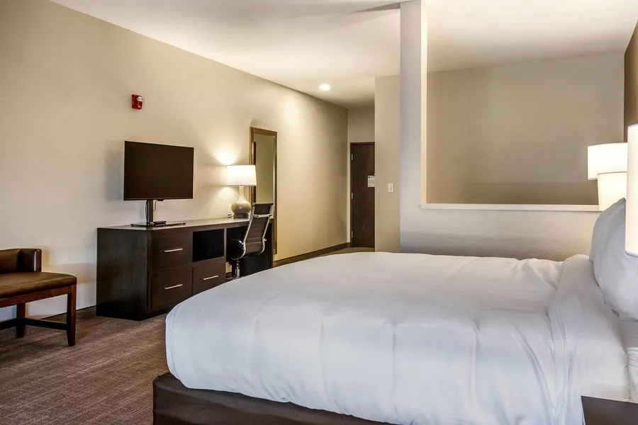 Comfort Suites Brunswick Town Center hotel detail image 6