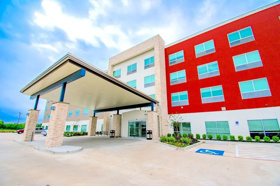 Holiday Inn Express & Suites Houston IAH - Beltway 8 by IHG hotel detail image 6