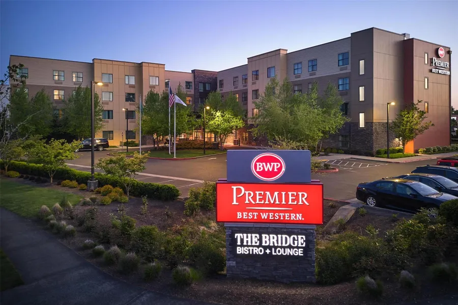 Best Western Premier Hotel at Fisher's Landing hotel detail image 2