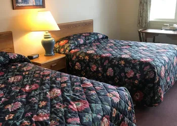 Four Seasons Motor Inn hotel thumbnail 4