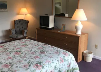 Four Seasons Motor Inn hotel thumbnail 5