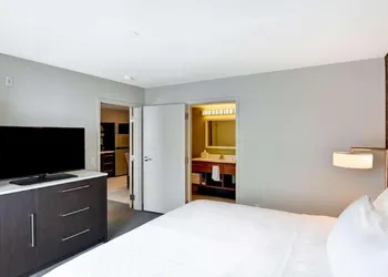 Home2 Suites by Hilton Green Bay hotel thumbnail 8