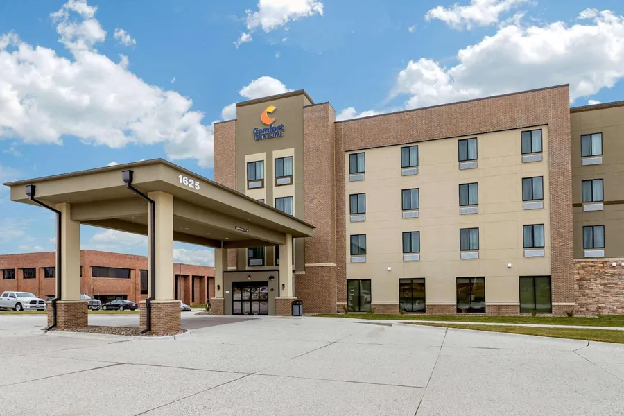 Comfort Inn & Suites West Des Moines hotel detail image 2