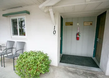 Outside Inn hotel thumbnail 5