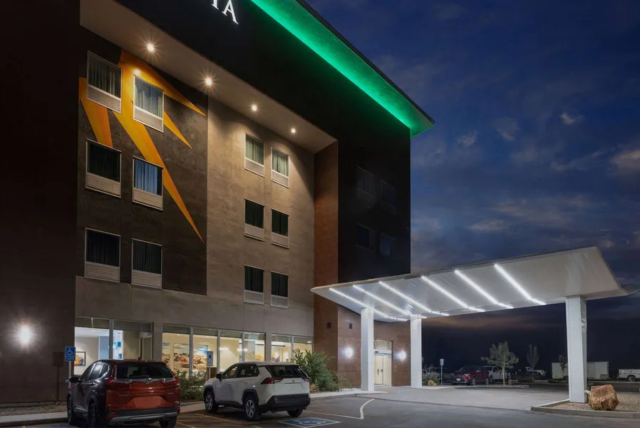 La Quinta Inn & Suites by Wyndham Holbrook Petrified Forest hotel detail image 2