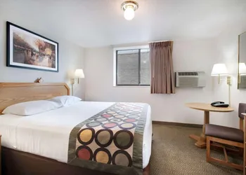 Super 8 by Wyndham Rapid City/Lacrosse St hotel thumbnail 4