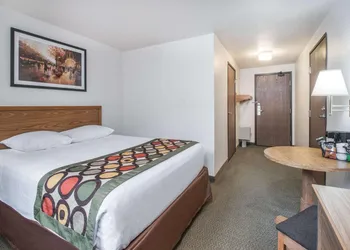 Super 8 by Wyndham Rapid City/Lacrosse St hotel thumbnail 5