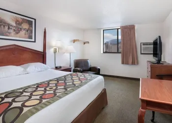 Super 8 by Wyndham Rapid City/Lacrosse St hotel thumbnail 8