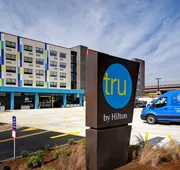 Tru by Hilton Manchester Downtown hotel detail image 3