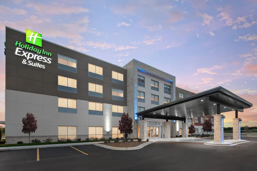 Holiday Inn Express & Suites Elkhorn - Lake Geneva Area by IHG hotel detail image 2