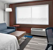 Holiday Inn Express & Suites Elkhorn - Lake Geneva Area by IHG hotel detail image 4