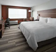 Holiday Inn Express & Suites Elkhorn - Lake Geneva Area by IHG hotel detail image 7