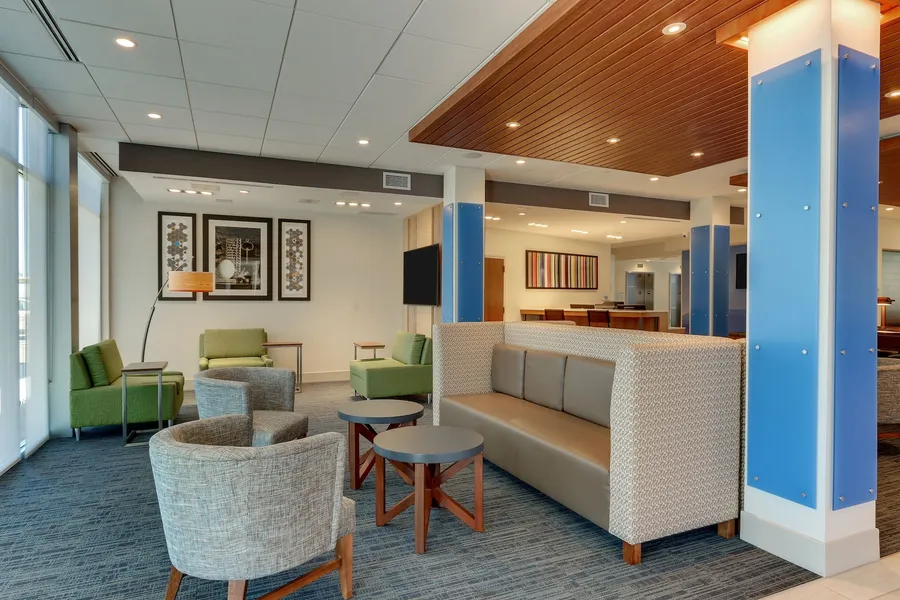 Holiday Inn Express & Suites Roanoke – Civic Center by IHG hotel detail image 6