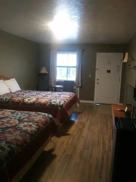 Whispering Creek Lodging & RV Resort hotel detail image 6