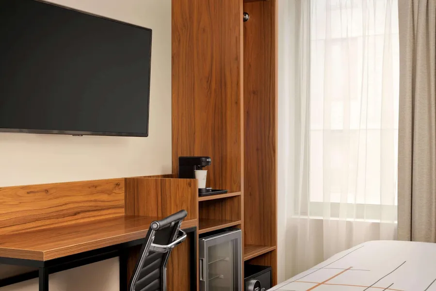 La Quinta Inn & Suites by Wyndham Times Square South hotel detail image 6