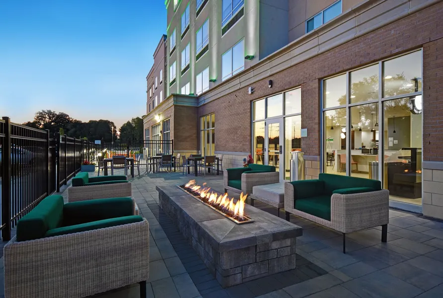 Holiday Inn Grand Rapids North - Walker by IHG hotel detail image 2