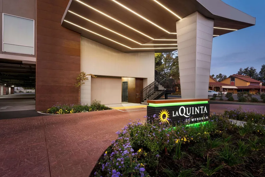 La Quinta Inn & Suites by Wyndham Clovis CA hotel detail image 2