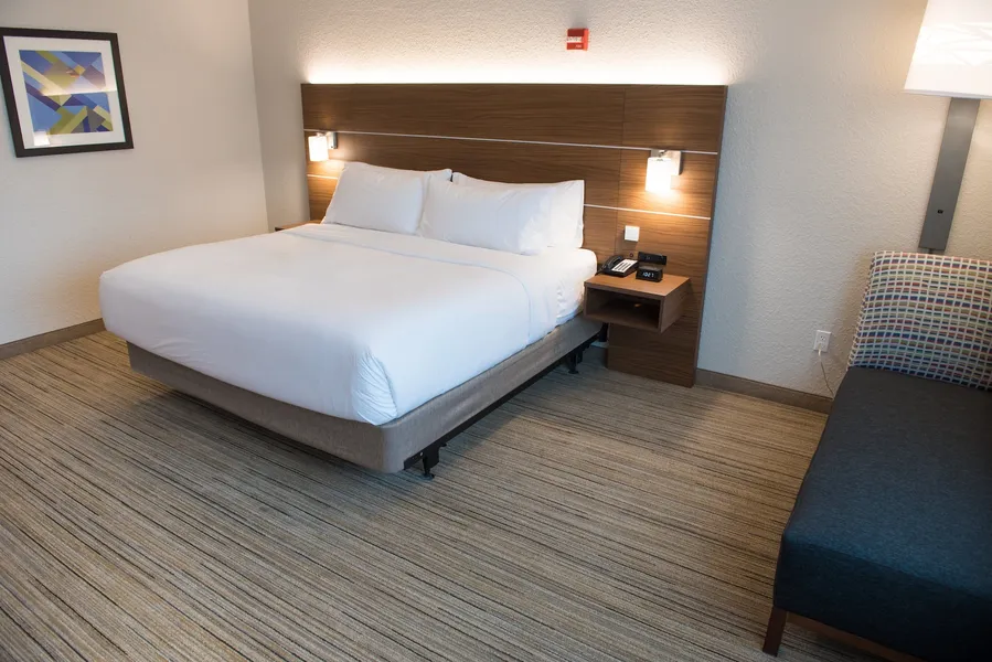 Holiday Inn Express & Suites Fort Wayne North by IHG hotel detail image 6