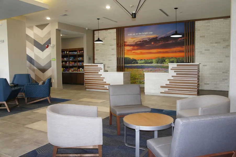 La Quinta Inn & Suites by Wyndham College Station North hotel detail image 6