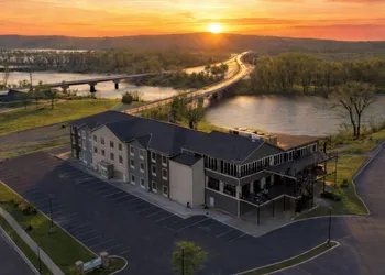 Waterfront Hotel hotel thumbnail 3