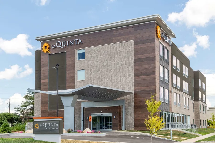 La Quinta Inn & Suites by Wyndham Bloomington hotel detail image 2