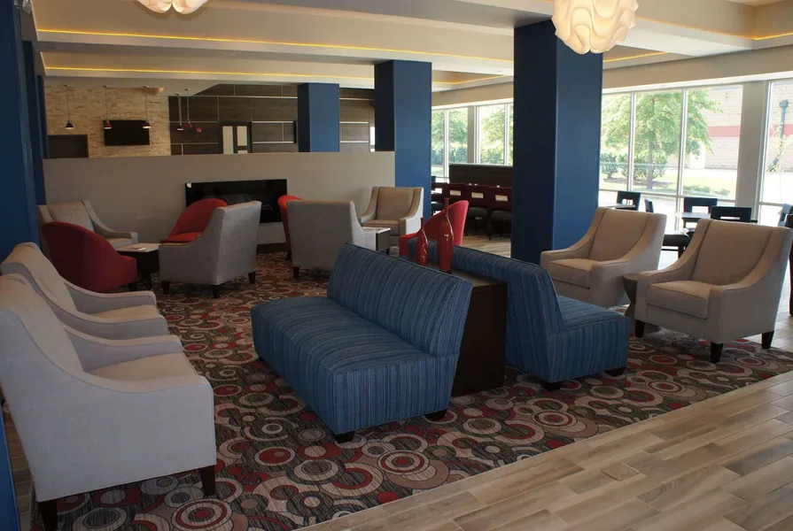 La Quinta Inn & Suites by Wyndham Bloomington hotel detail image 6