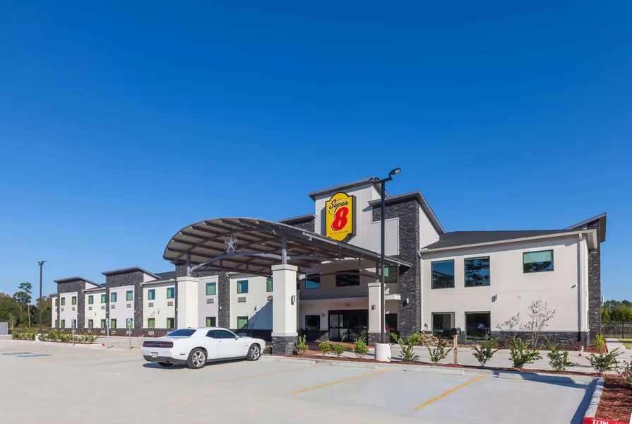 Super 8 by Wyndham Kingwood Houston North hotel detail image 2