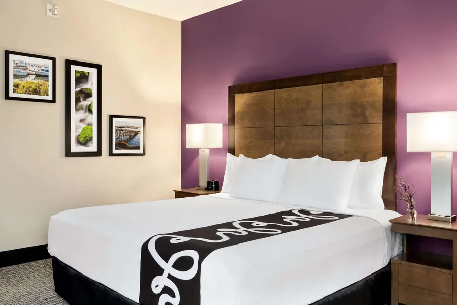 La Quinta Inn & Suites by Wyndham Burlington hotel detail image 6
