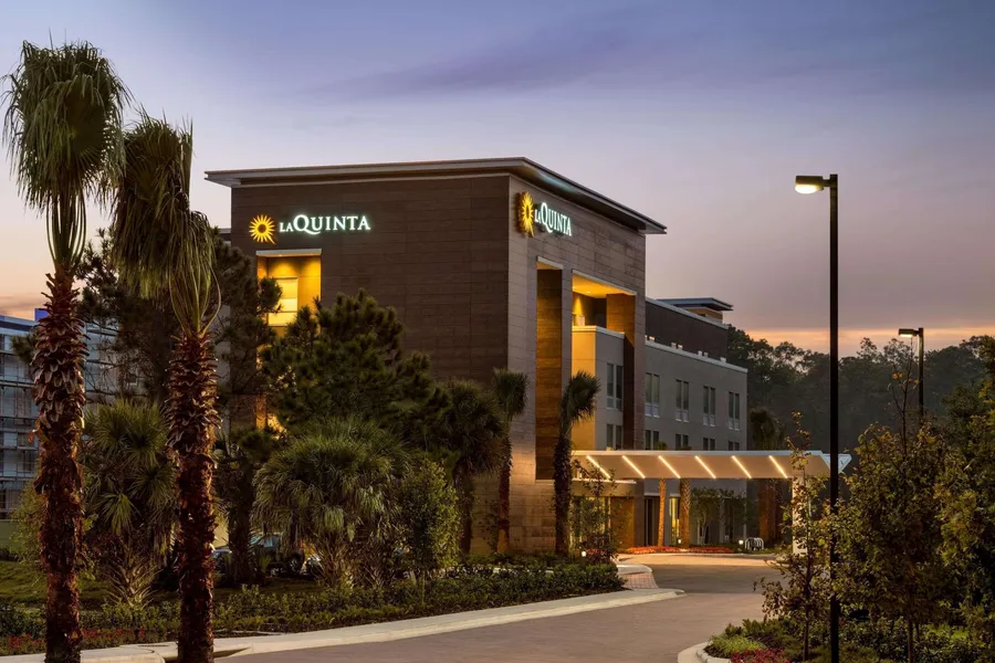 La Quinta Inn & Suites by Wyndham Orlando - IDrive Theme Parks hotel detail image 2