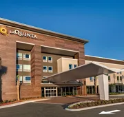 La Quinta Inn & Suites by Wyndham Orlando - IDrive Theme Parks hotel detail image 4