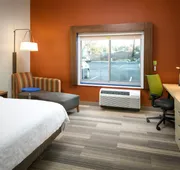Holiday Inn Express & Suites Bend South by IHG hotel detail image 7