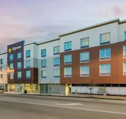 La Quinta Inn & Suites by Wyndham Kansas City Beacon Hill hotel detail image 3