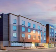 La Quinta Inn & Suites by Wyndham Kansas City Beacon Hill hotel detail image 4