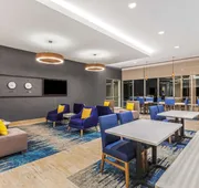 La Quinta Inn & Suites by Wyndham Kansas City Beacon Hill hotel detail image 7