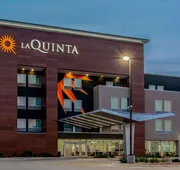 La Quinta Inn & Suites by Wyndham San Antonio Alamo City hotel detail image 4