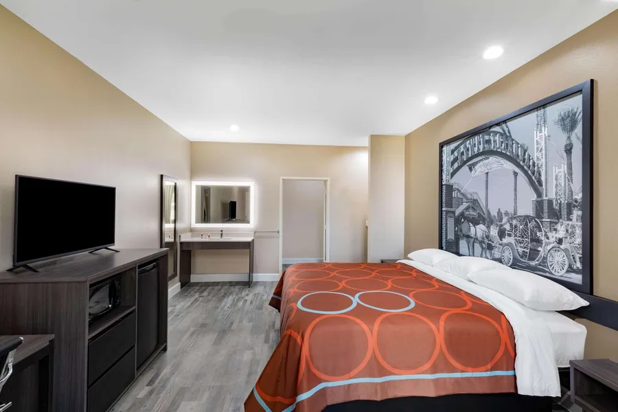Super 8 by Wyndham Houston NW Beltway 8/West Rd hotel detail image 6