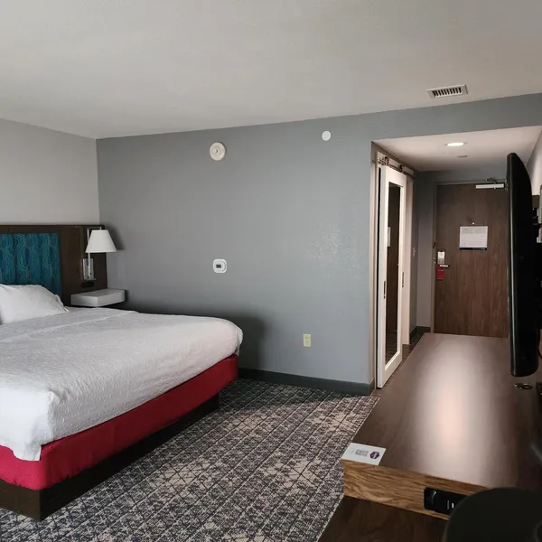Hampton Inn & Suites Pittsburgh New Stanton hotel detail image 6