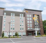 La Quinta Inn & Suite by Wyndham Lake City hotel detail image 3