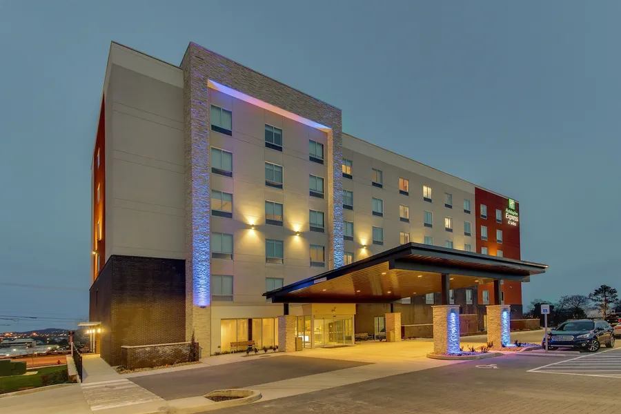 Holiday Inn Express & Suites Nashville Metrocenter Downtown by IHG hotel detail image 2