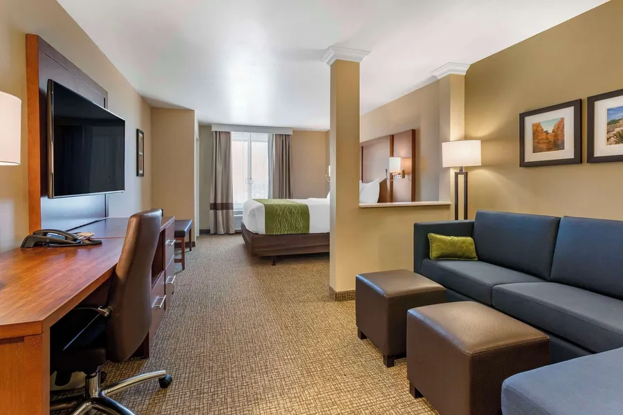 Comfort Suites Albuquerque Airport hotel detail image 6