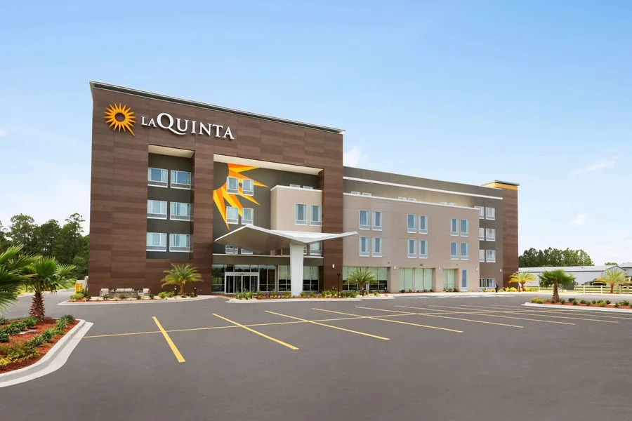 La Quinta Inn & Suites by Wyndham Brunswick/Golden Isles hotel detail image 2