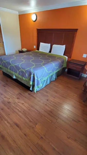 Delmonico Inn & Suites hotel detail image 6