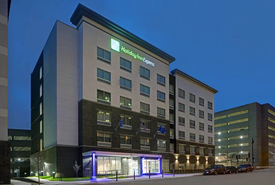 Holiday Inn Express Milwaukee Downtown by IHG hotel detail image 2
