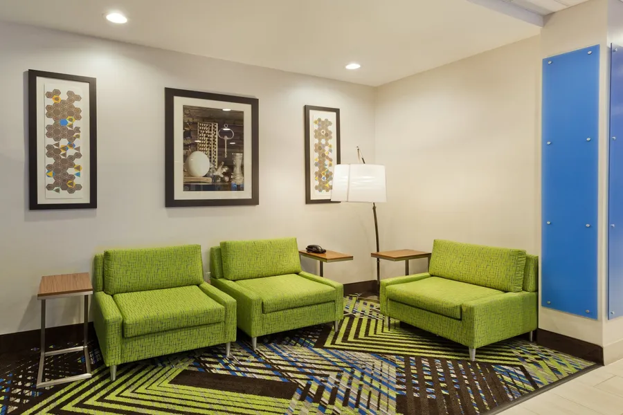 Holiday Inn Express & Suites Fayetteville by IHG hotel detail image 6