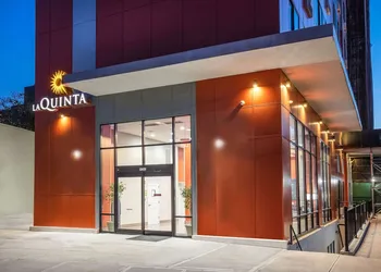 La Quinta Inn and Suites by Wyndham Long Island City hotel thumbnail 4
